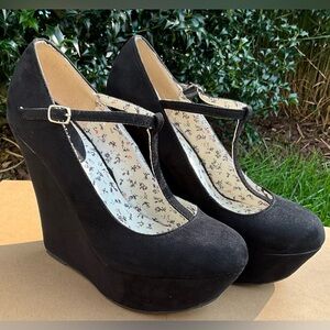 Adorable Breckelle’s Platform T-Strap Black Mary-Jane’s Size 7.5 CILO-15 Vegan